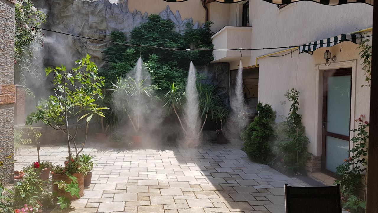 City Garden Rooms And Apartments Bucureşti Ngoại thất bức ảnh
